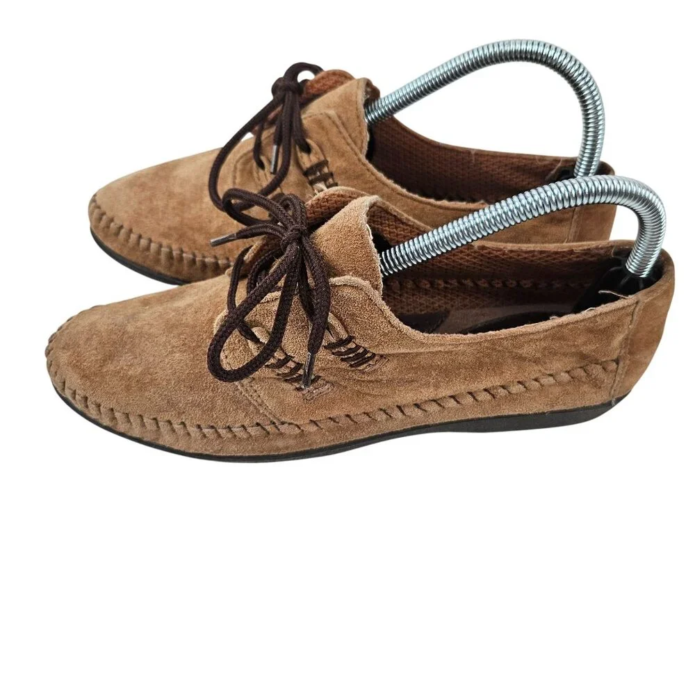 Coach And Four Tan Suede Womens Moccasins Size 9 Brown Laces Rubber Sole Flats - Picture 5 of 9